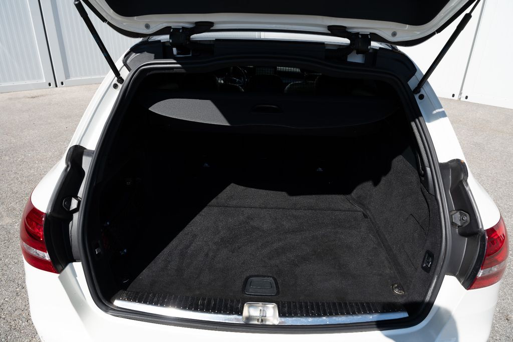 Mercedes-Benz C 63 AMG T, Bild 19 von 21