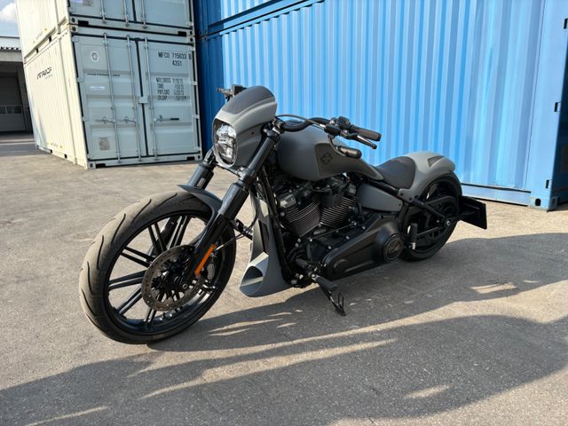 Harley-Davidson Breakout 114 Custom Bike 1of1