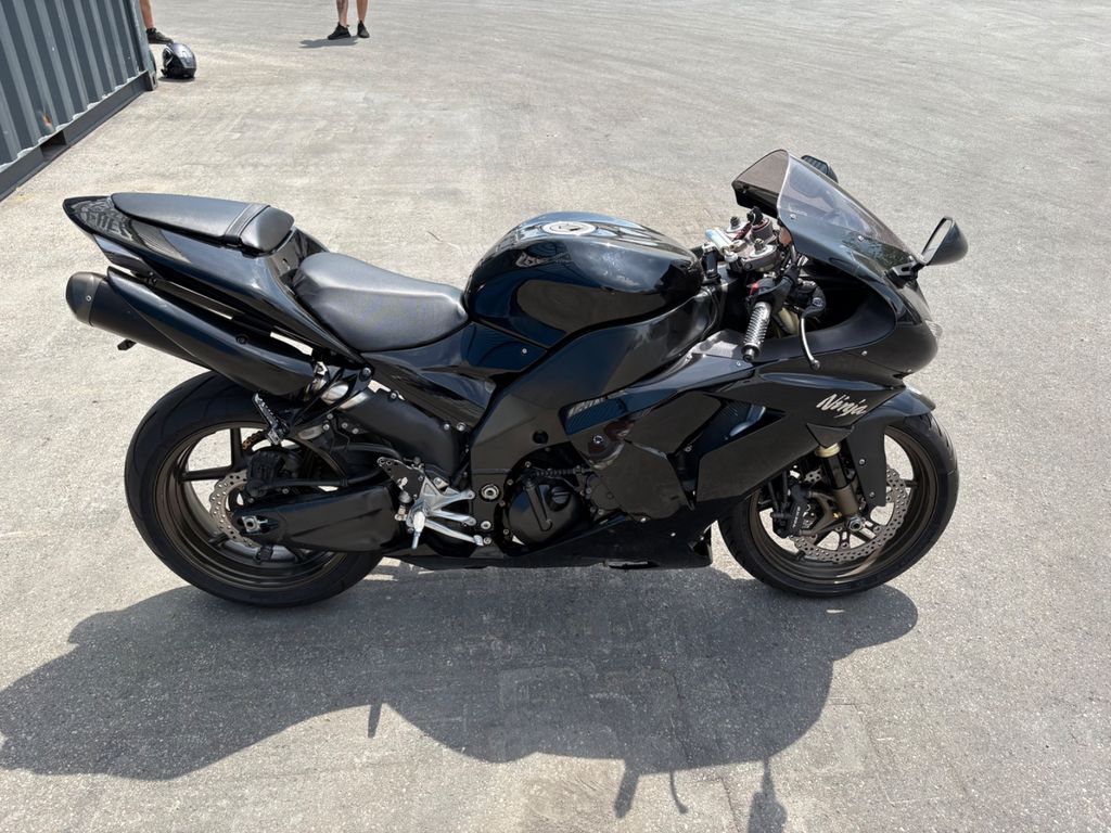 Kawasaki Ninja ZX-10R, Bild 6 von 9