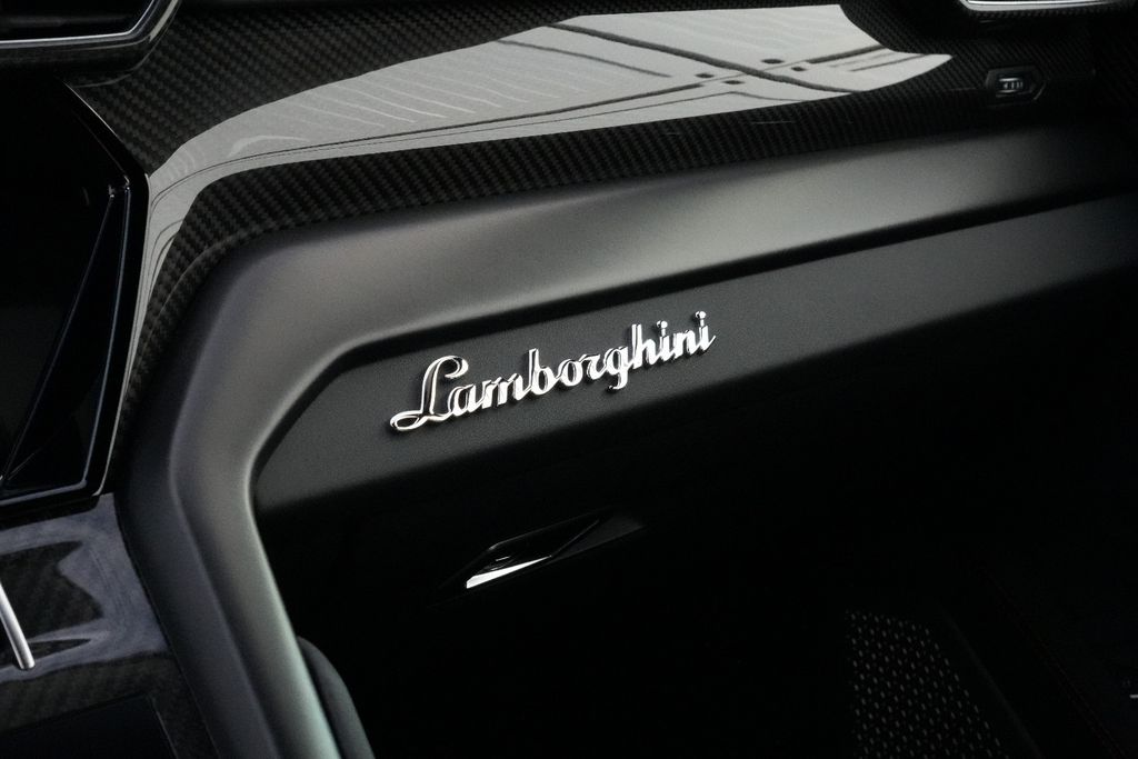 Lamborghini Urus 4.0 V8 Exklusive / Novitec / Carbon, Bild 36 von 38