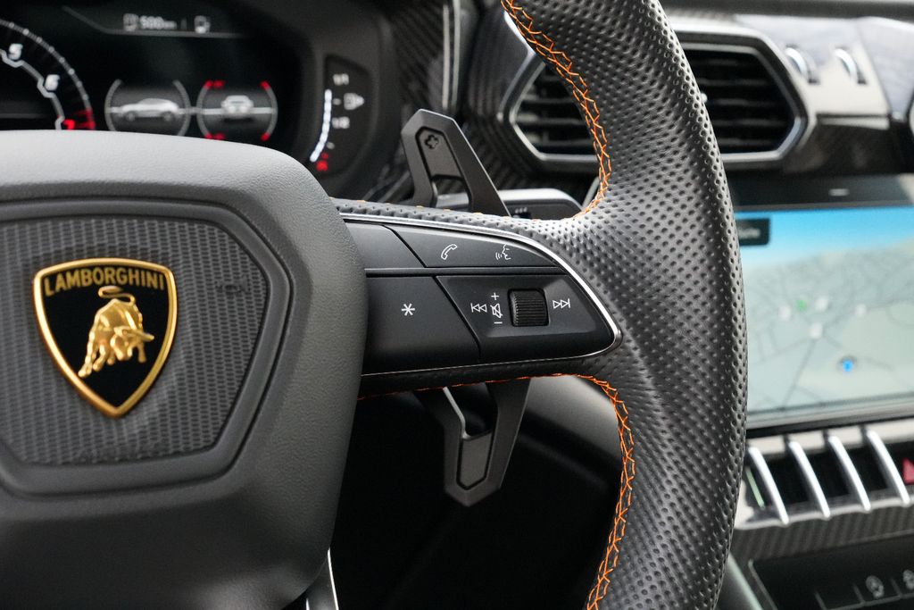 Lamborghini Urus 4.0 V8 Exklusive / Novitec / Carbon, Bild 18 von 38