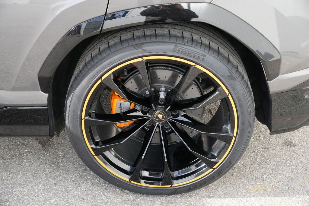 Lamborghini Urus 4.0 V8 Exklusive / Novitec / Carbon, Bild 11 von 38