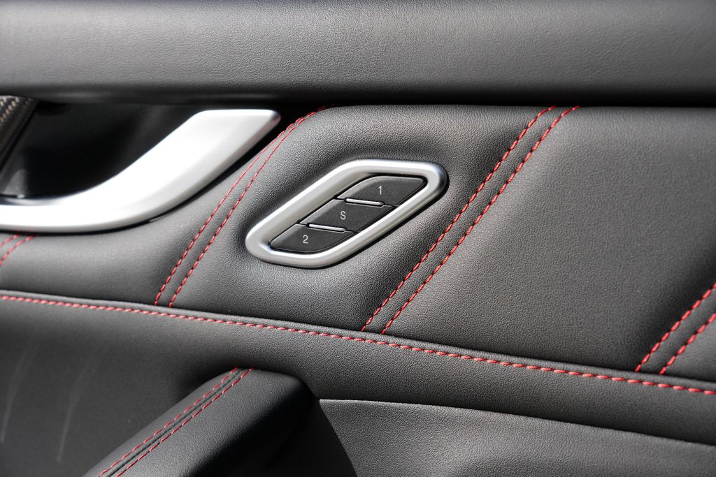 Maserati Levante Trofeo, Bild 35 von 40